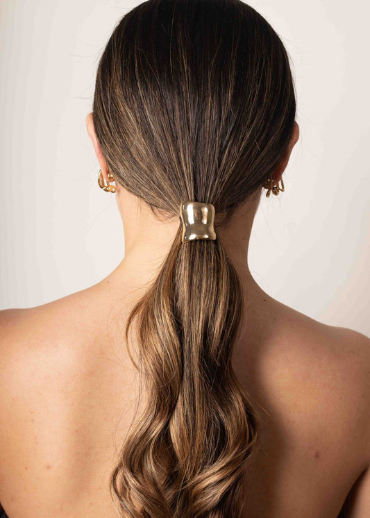 Grampo Dourado Esculpido