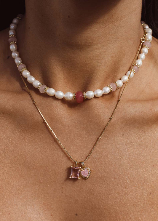 Conjunto de Colares Dourado com Pérolas e Pedra Natural