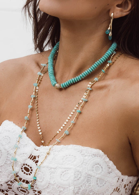 Colar com Pedras e Detalhe Dourado