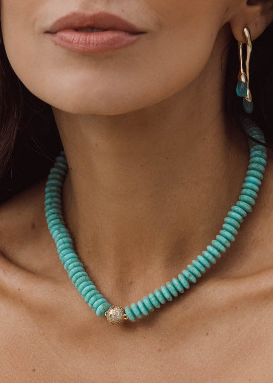Colar com Pedras e Detalhe Dourado