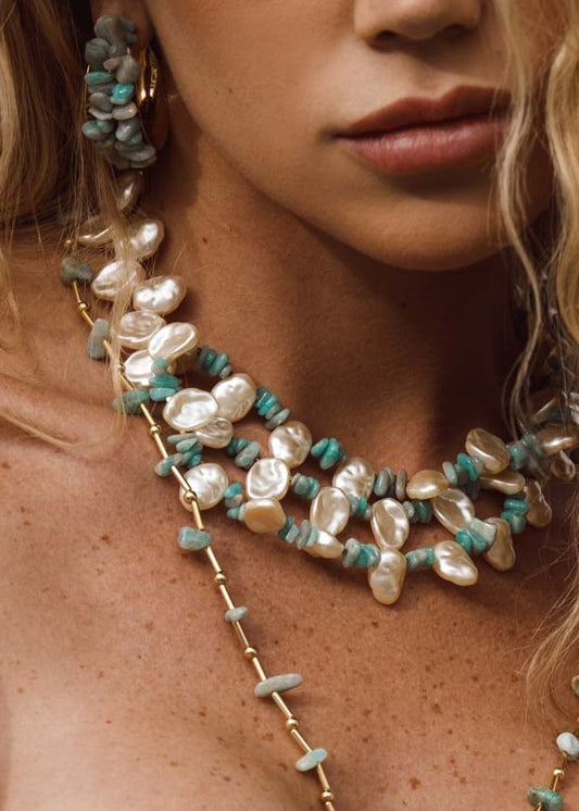 Brinco Dourado com Pedras Naturais