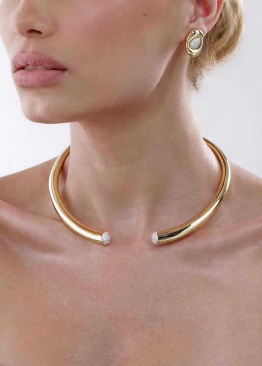 Colar Aro Dourado com Detalhes Cravejados