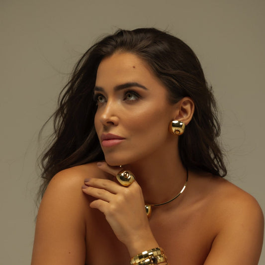 Brinco Quadrado com Pedra Âmbar Dourado