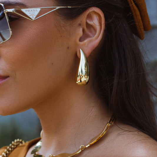 Brinco Maxi Gota Lisa Alongada Dourado e Prateado
