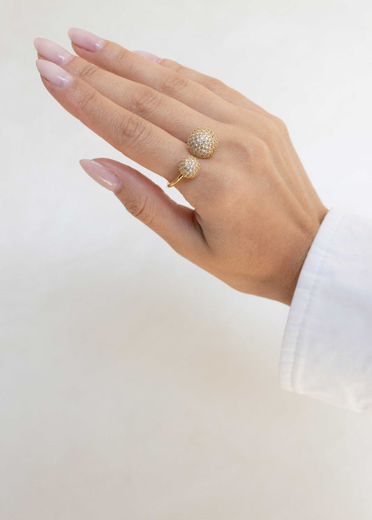 Anel Dourado Esferas Cravejadas
