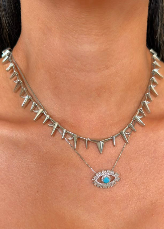 Conjunto de Colares Prateados Olho e Spike