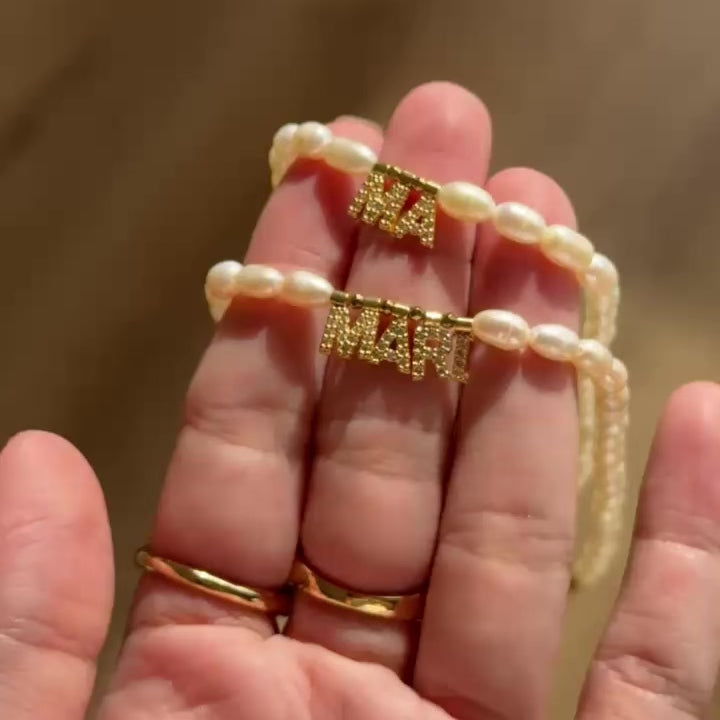 Colar Pérolas com Inicial Dupla Cravejada Dourado