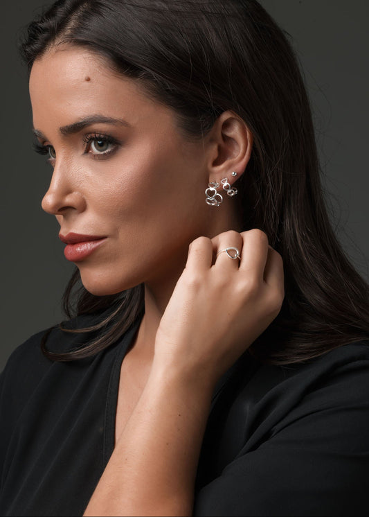 Anel Coração Vazado com Zircônias em Prata 925